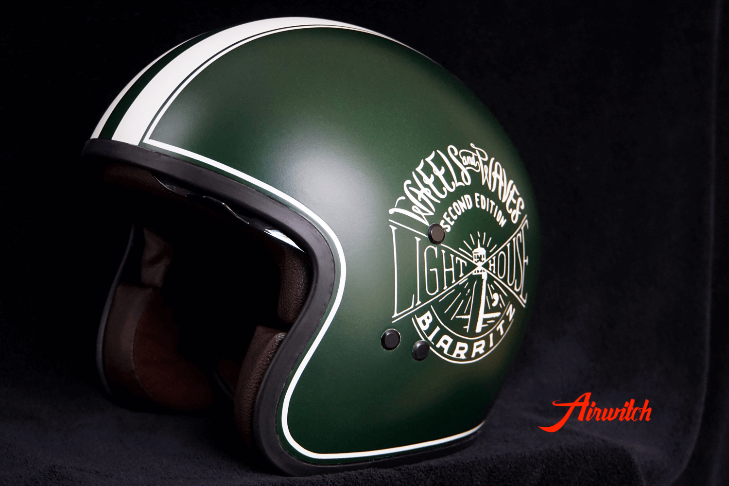 Custom Paint Helm dunkelgrün mit Airbrush, Stern, Streifen und Gentlemans Ride Logo