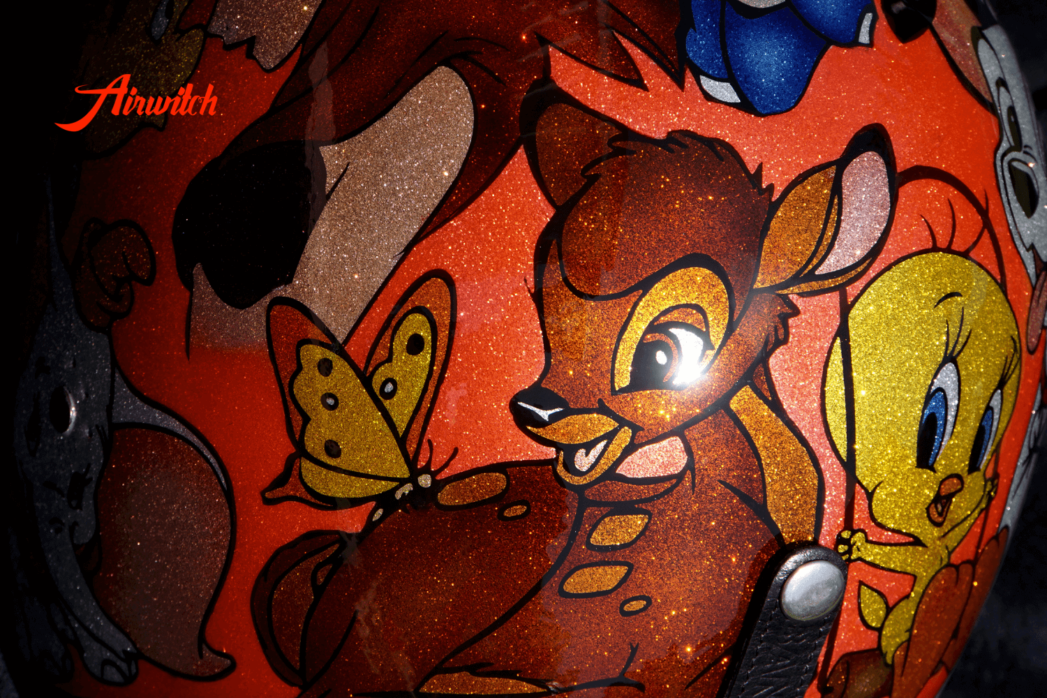 Helm mit Bambi in Candyfarben auf Metal Flakes