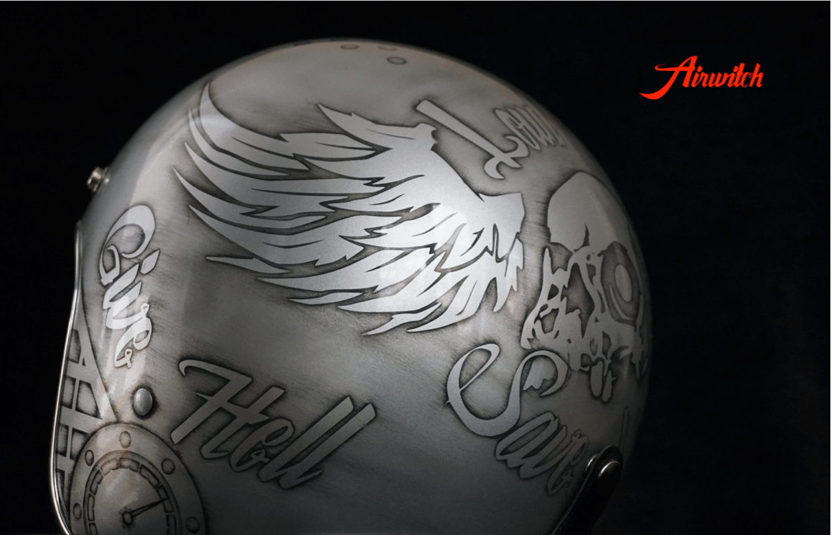 Custom Painting Helm mit Skulls und Wings in silber-anthrazit