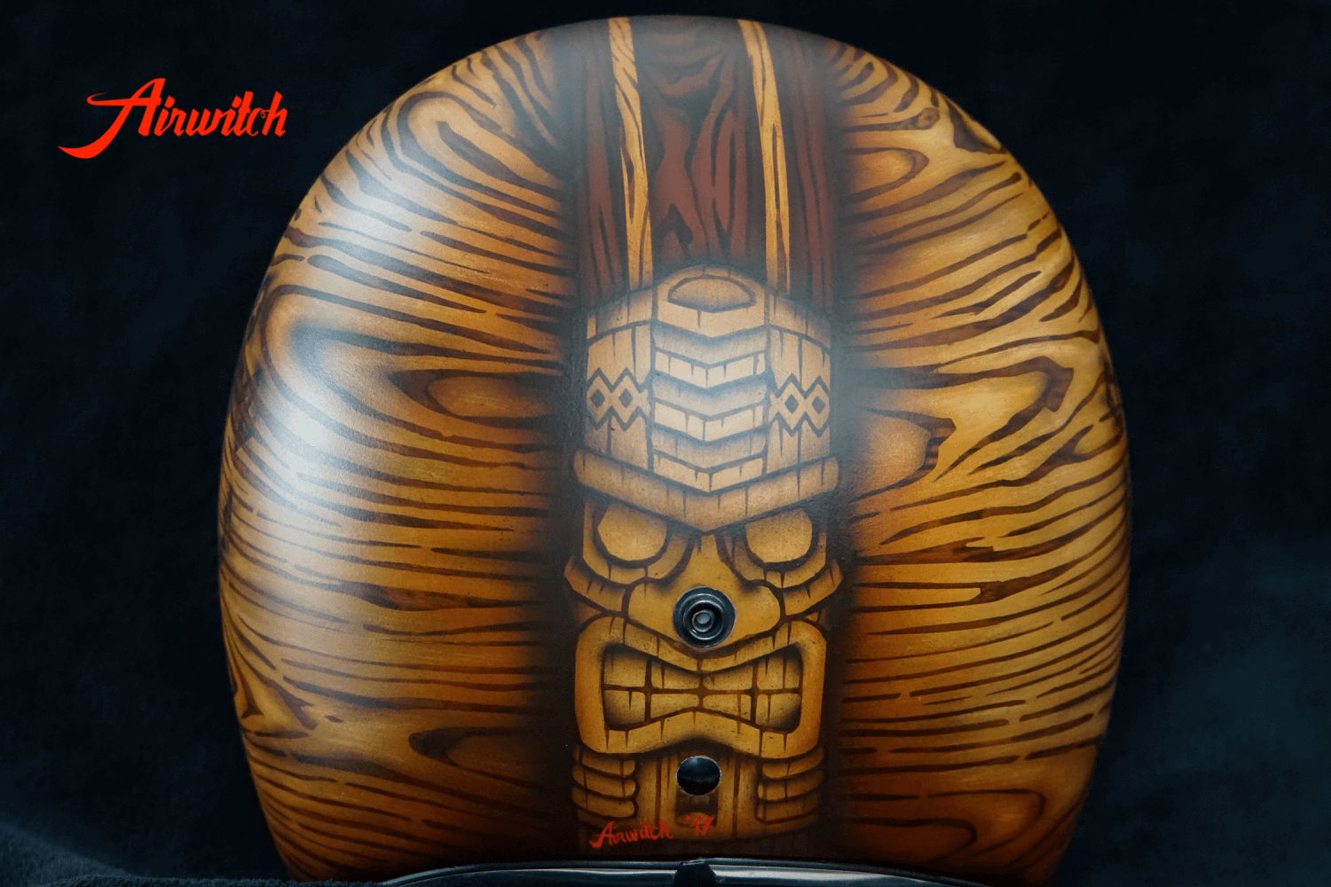 Custom Painting Helm mit Holz und Tiki Airbrush 