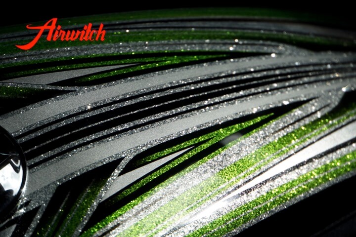 Custom Paint Metalflakes silber grün mit Streifen in schwarz