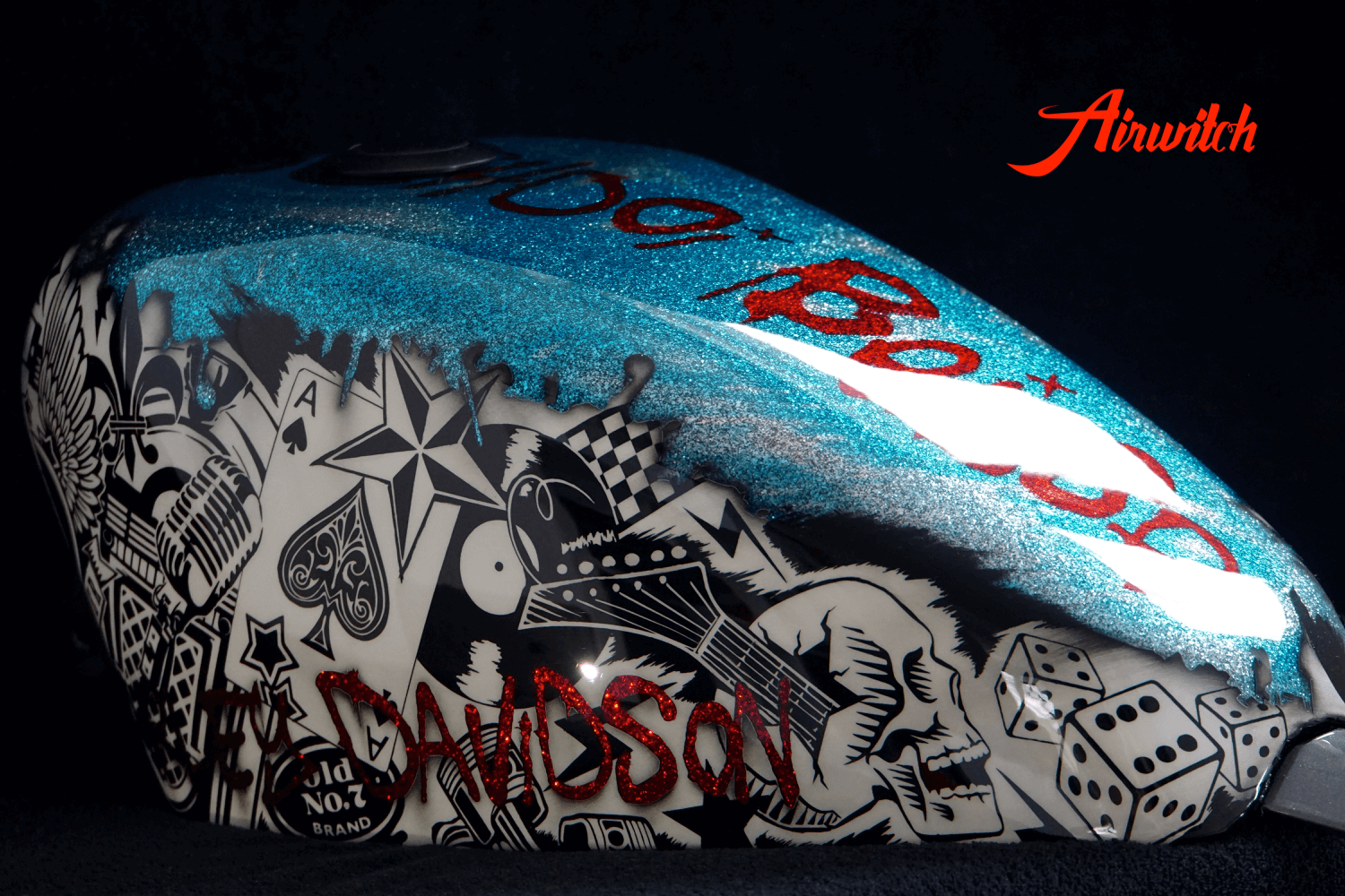 Custom Paint blaue Metalflakes Harley Davidson Sportster Tank mit Rock n Roll Motiven