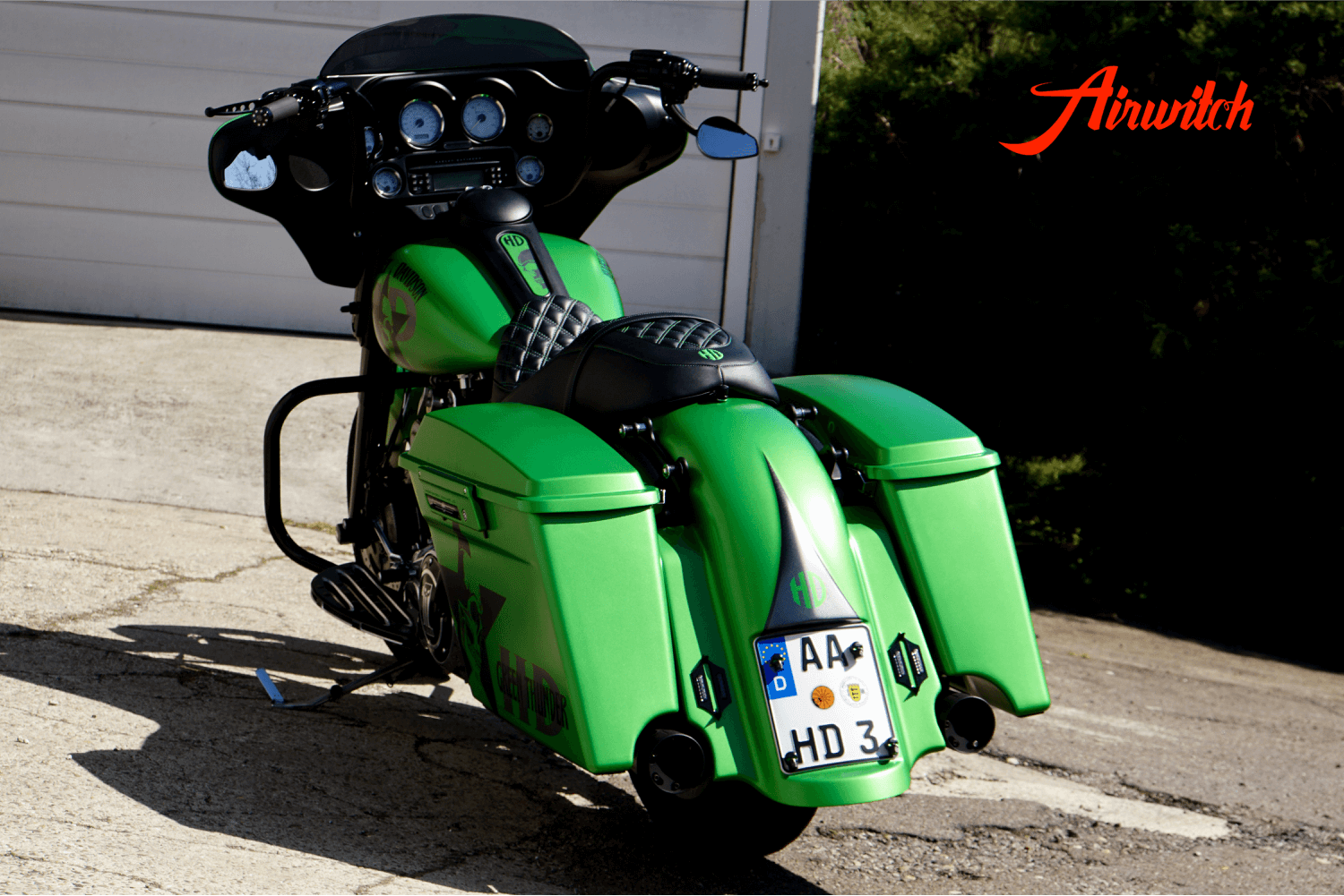 Harley Davidson Touring Koffer, Tank unf Heckfender Custom Paint in AMG Grün mit Totenkopf, Stern und Logoschriftzug