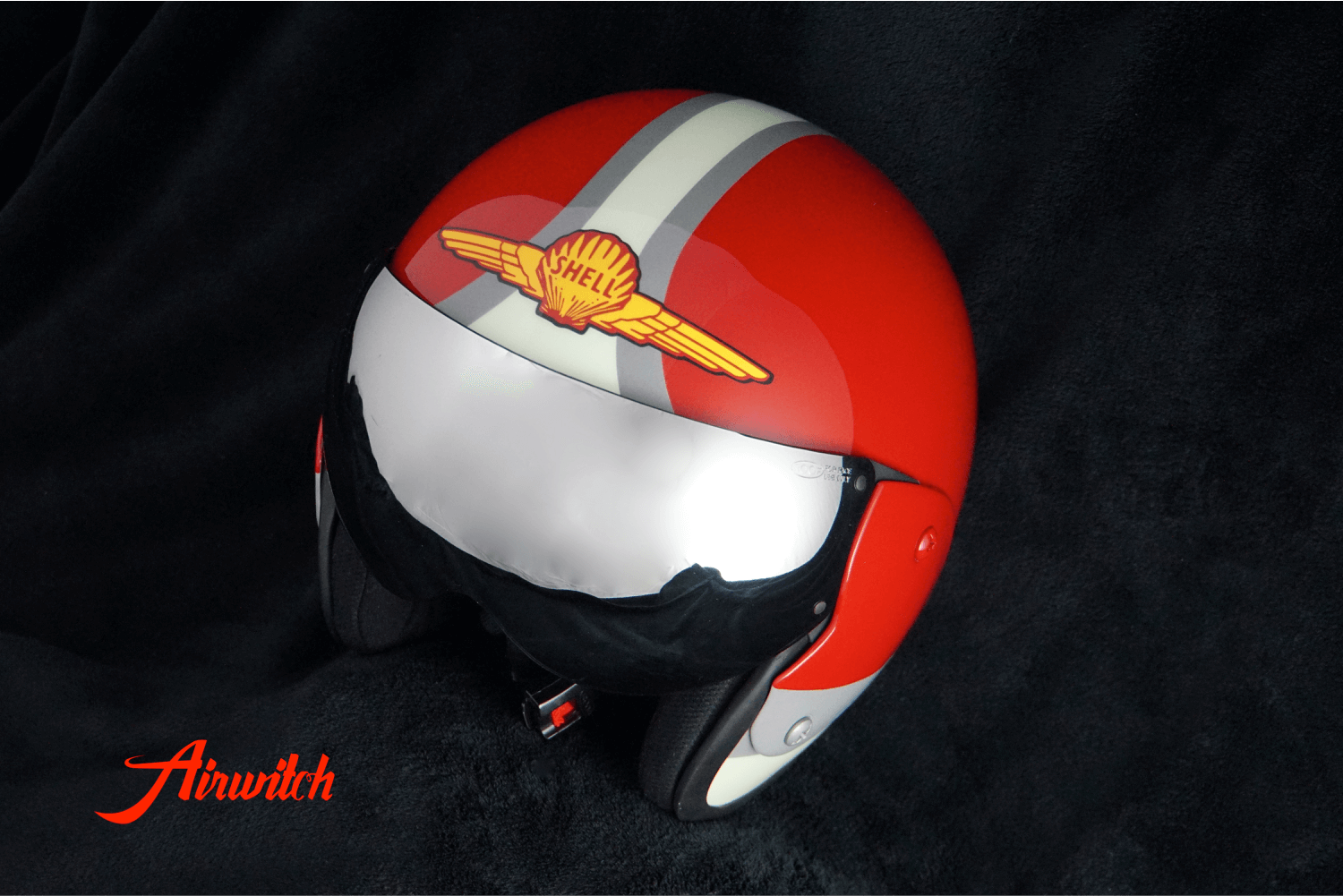 Custom Paint Retrohelm INDIAN Motorcycle mit Streifen und Indianer in rot und pastellgrün mit Shell Logo als Airbrush