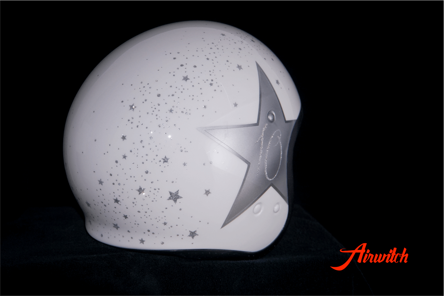 Custom Paint Helm "Just married" mit Sternen Airbrush und Metalflakes in weiß-silber zur Heirat & Verlobung