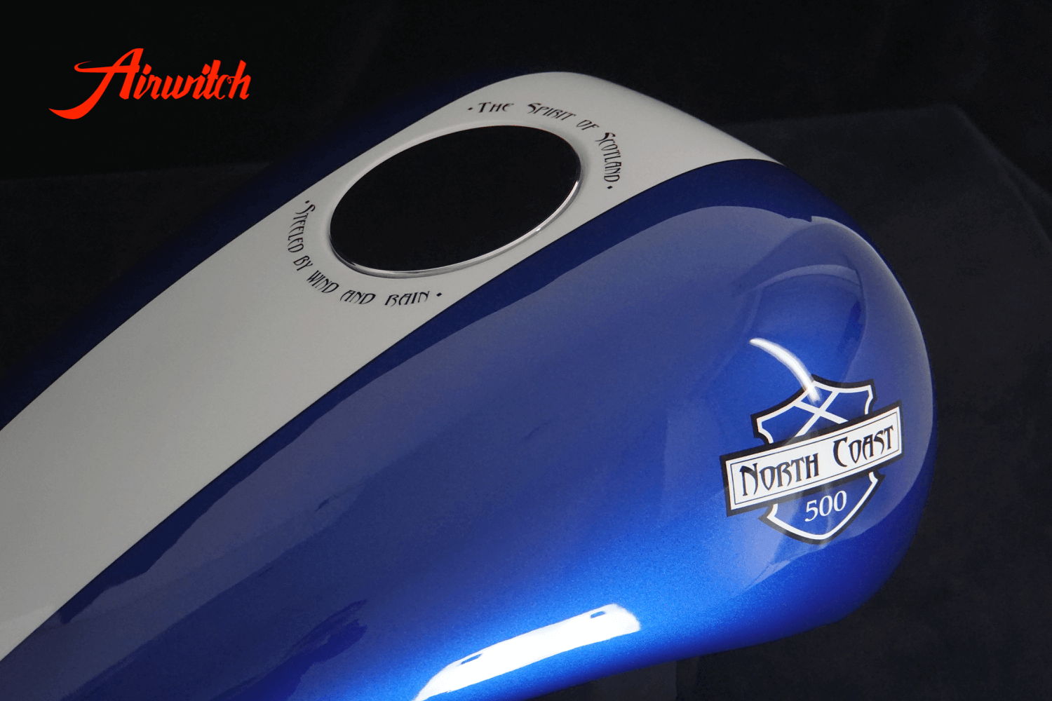 Custom Paint Harley Davidson Sportster Tank Metallic blau Scotland mit Airbrush Route North Coast 500