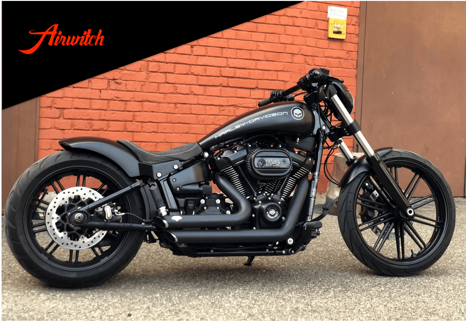 Custom Paint Harley Davidson Breakout Black matt Logo Airbrush 