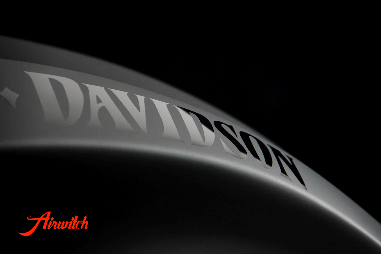 Custom Paint Harley Davidson V-Rod Lackierung black matt glossy logo mixed clearcoat design