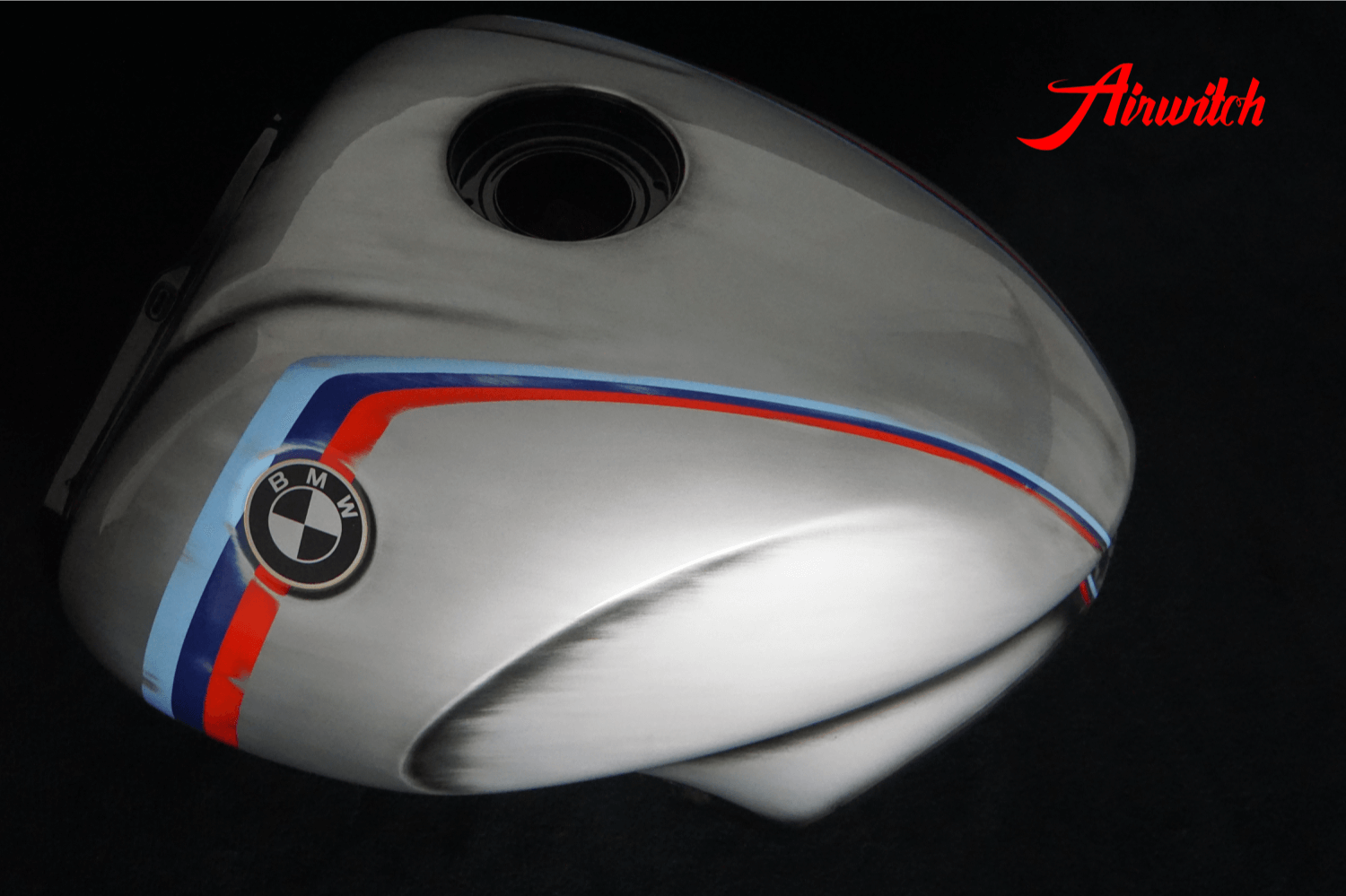 BMW R1100-RS Tank Lackierung BMW Farben in silber mit Used Look 