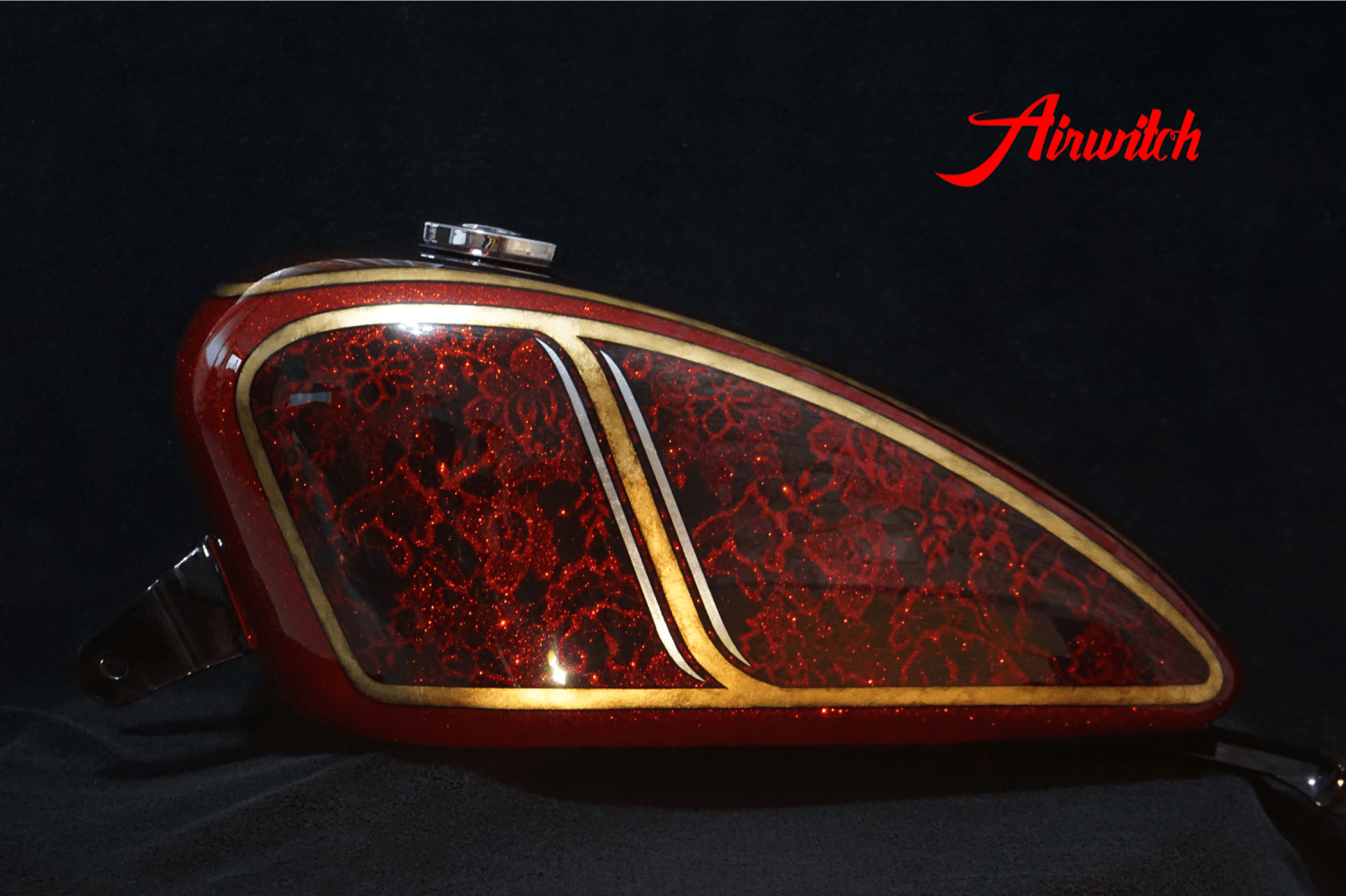 Custom Paint Harley Davidson Sportster Forty Eight red Metalflake Lackierung Airbrush guitar notes and old paper with goldleaf silver leaf