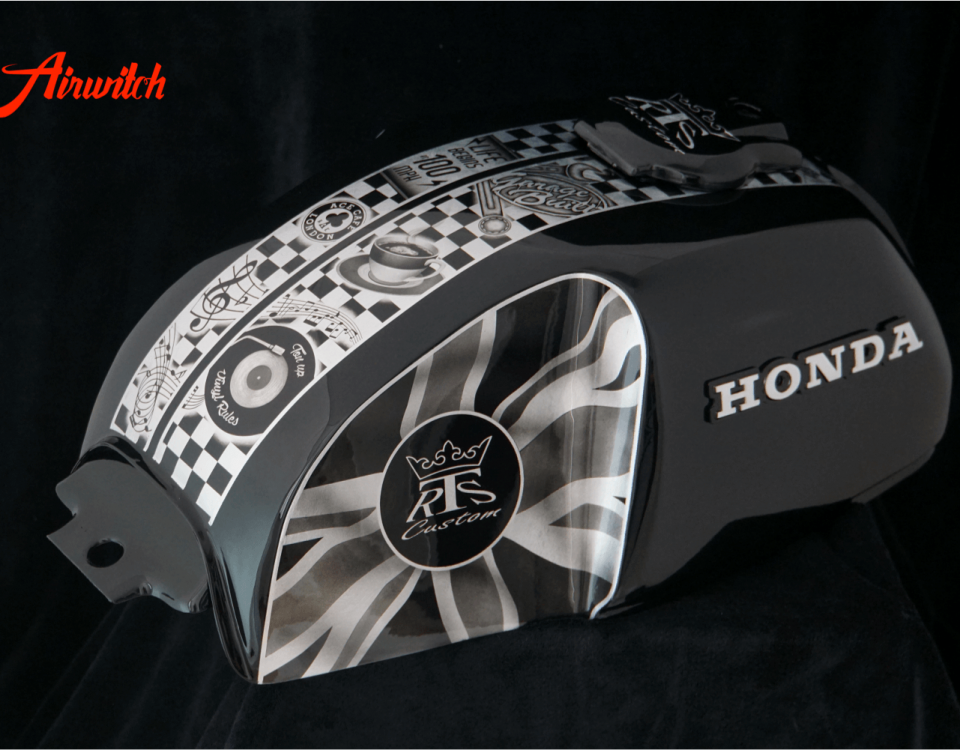 Custom Lackierung Cafe Racer Honda CX 500 mit Airbrush in schwarz auf Blattsilber von Airwitch