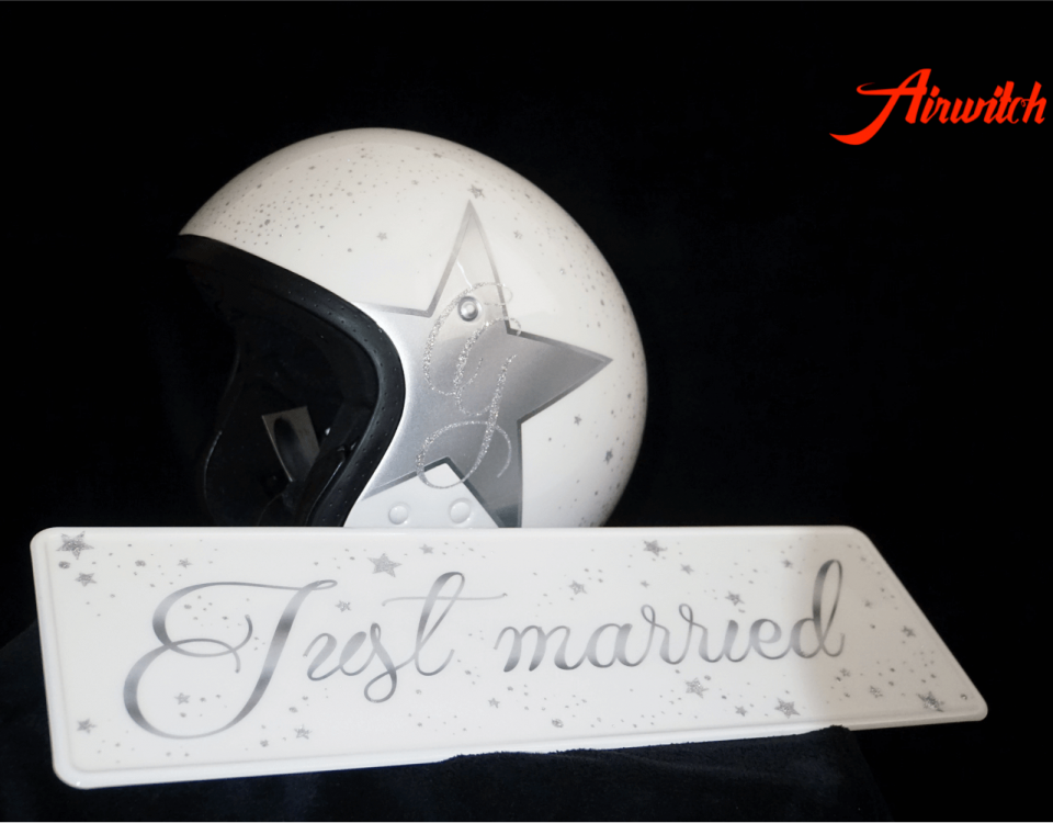 Custom Paint Helm mit Sternen Airbrush und Metalflakes in weiß-silber zur Heirat & Verlobung