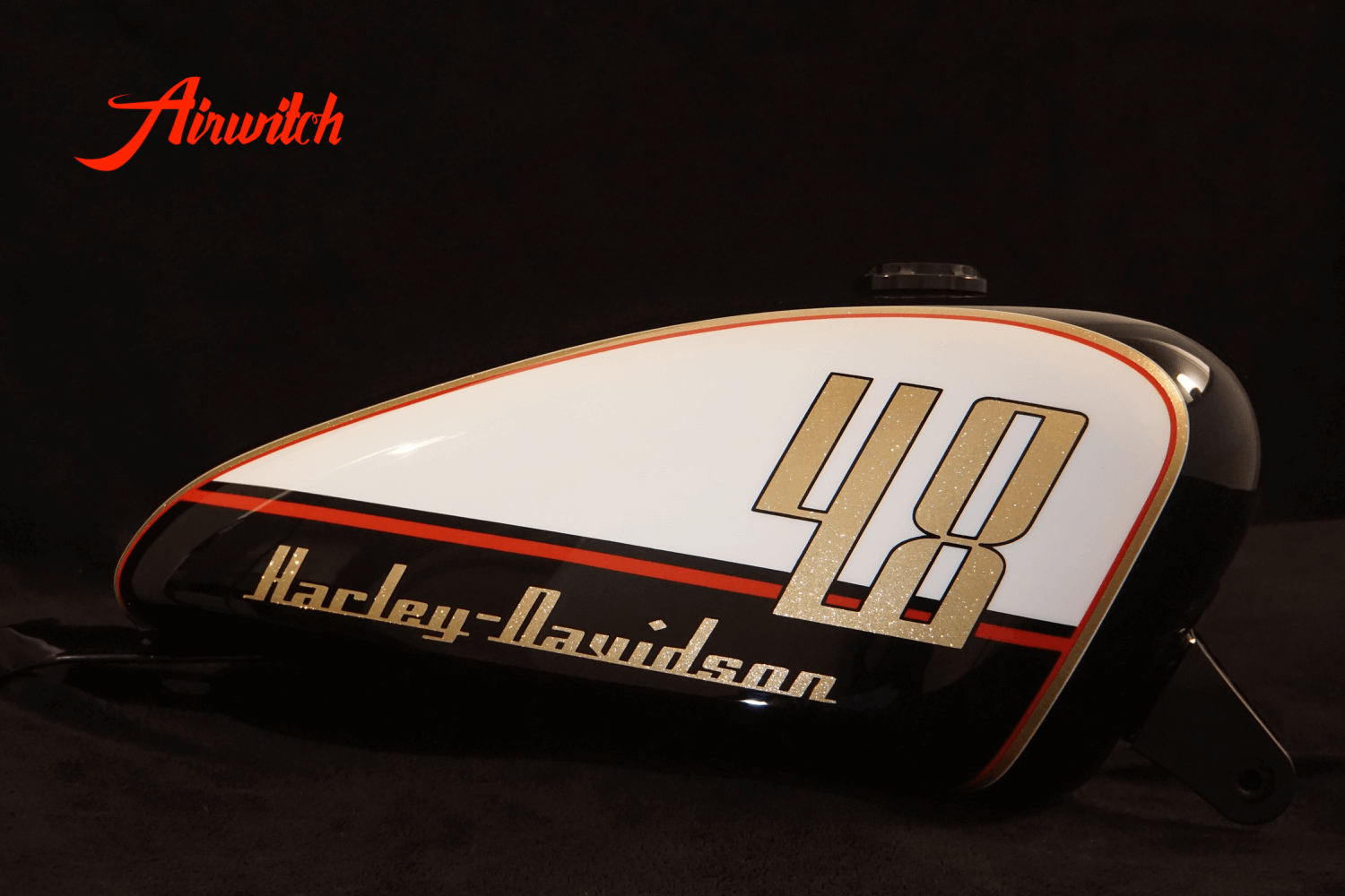 HarleyDavidsonCustomLackierung48Metalflakesgoldrotschwarz.png