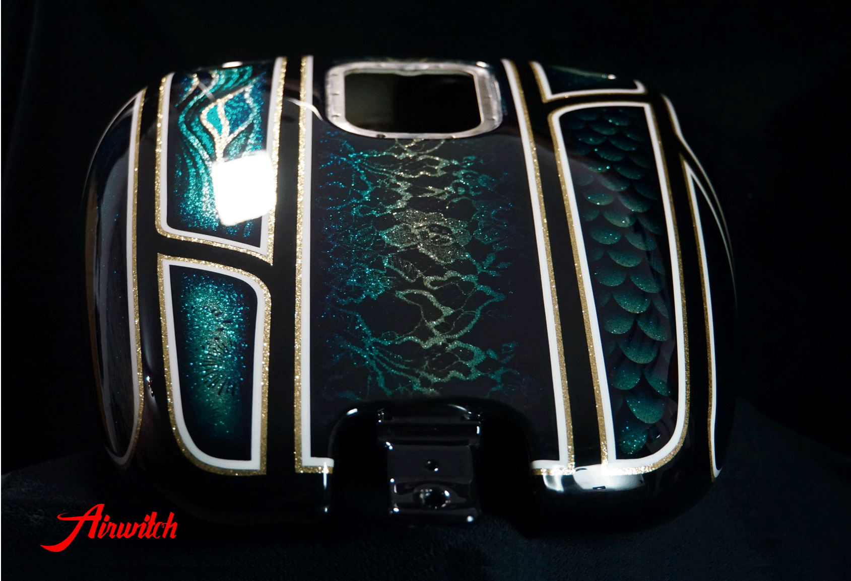 Custom Paint Harley Davidson Softail Metalflake Lackierung with oldschool fish scales frisco pattern blue turquoise gold black