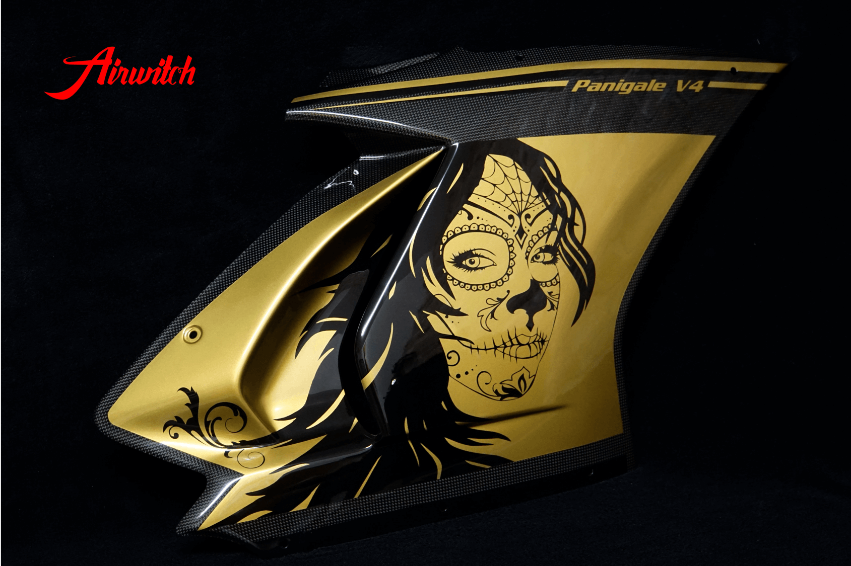 Custom Paint Ducati Panigale V4 Carbon Parts Lackierung Gold & Black La catrina